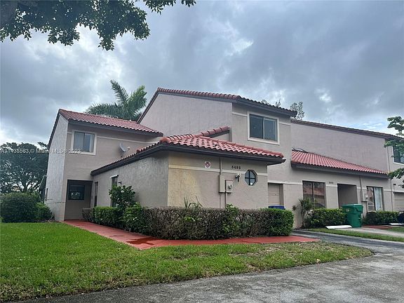 2nd image of 3493 Inverrary Blvd W #3493