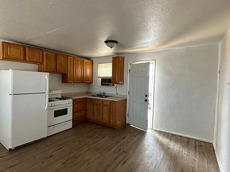 1001 Walnut Dr — Photo 2