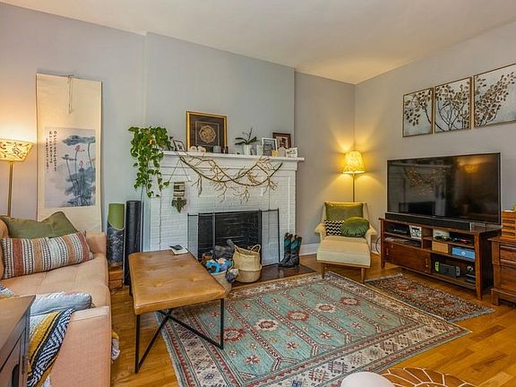3rd image of 410 W Briar Pl #2E