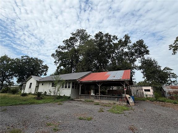2nd image of 15069 Shelly Rd