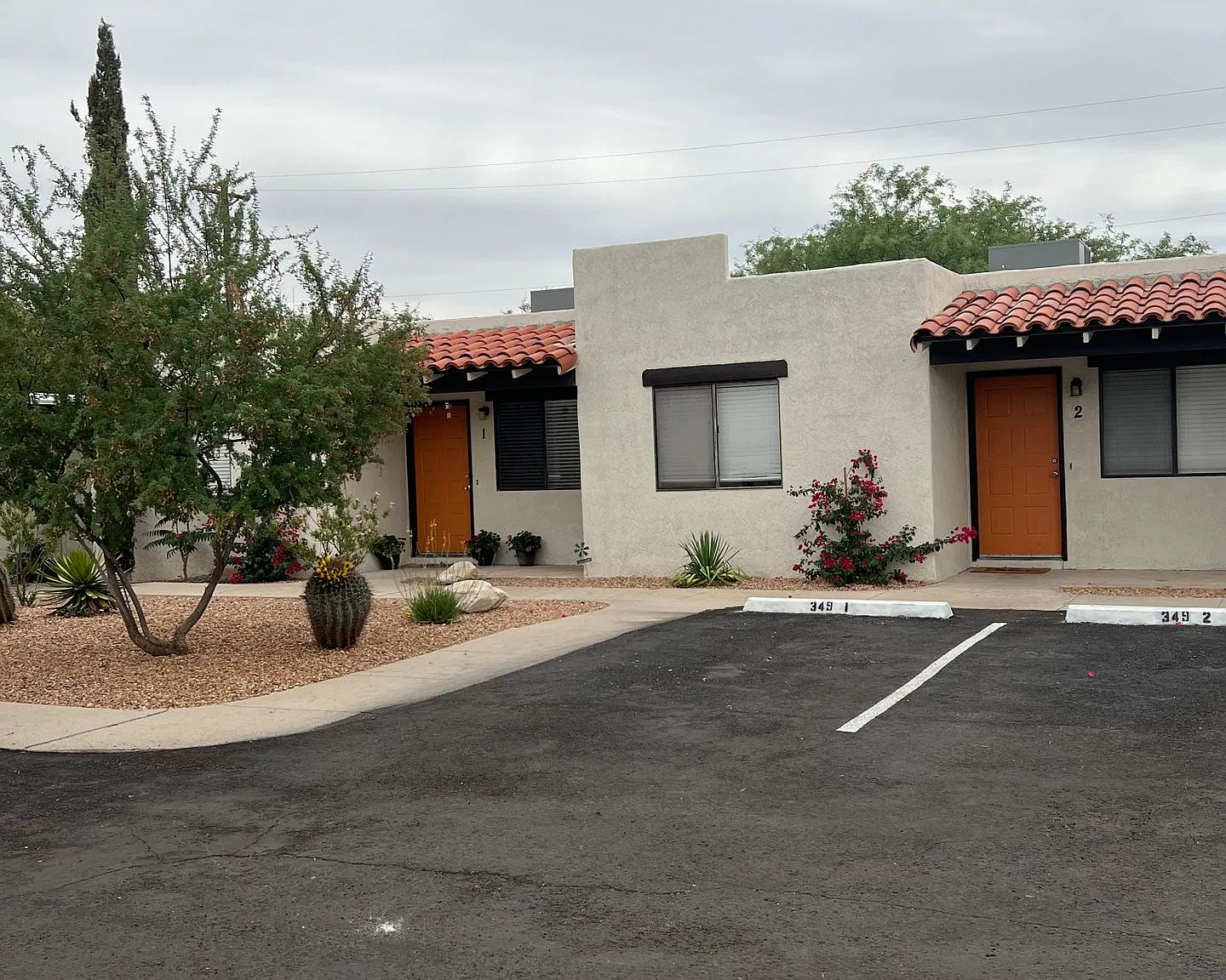 Move In Special 2 Months Free 2 Bedroom Central In Gated Community! — Photo 2