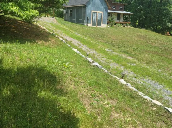 310 Ward Dr, Bunker Hill, WV 25413