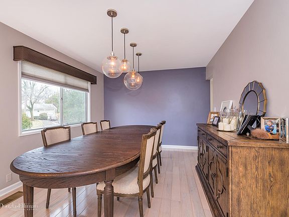 4th image of 252 Ellen Pl