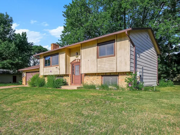 8009 Noble Ave N, Brooklyn Park, MN 55443