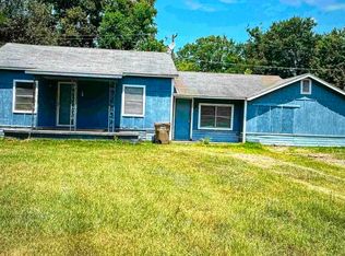 107 Marshall St, Hooks, TX 75561