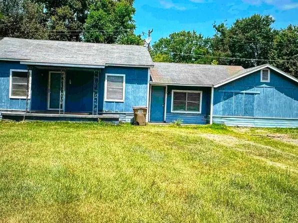 107 Marshall St, Hooks, TX 75561