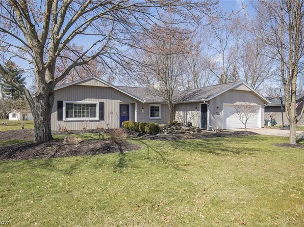 9810 Plum Brook Ln, Strongsville, OH 44149