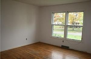 5th image of 275 W Riverglen Dr