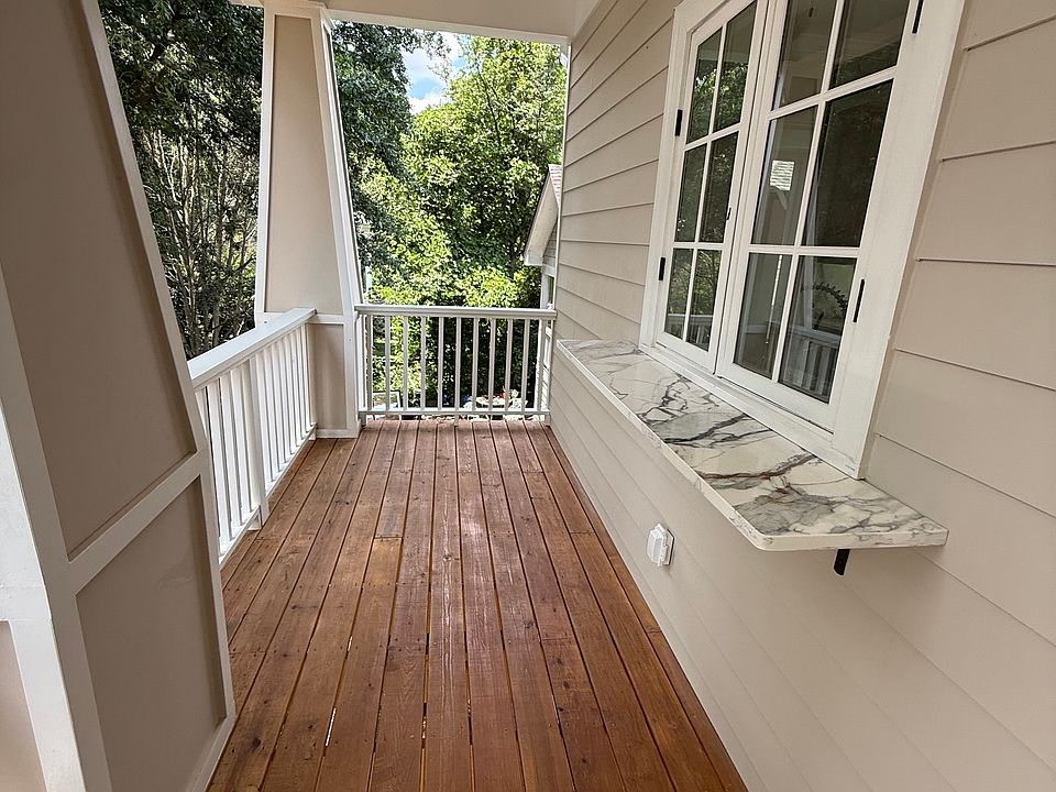 Another pic of Front Porch with emphasis on the outside bar outside kitchen window