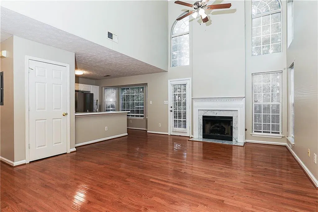 3 bed, 2.0 bath, 1618 sqft, $1,900 — Photo 2