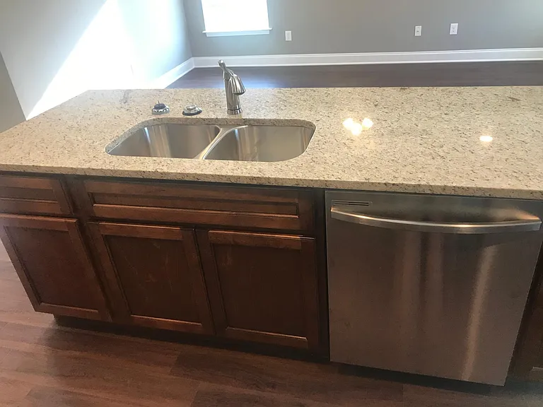 3317 Lyle Ave — Photo 15