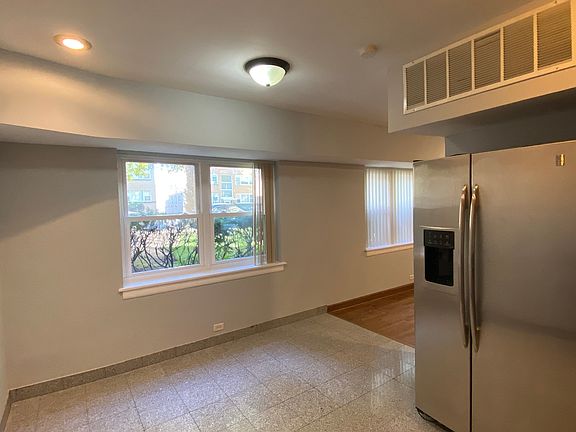 4th image of 5335 N California Ave #102