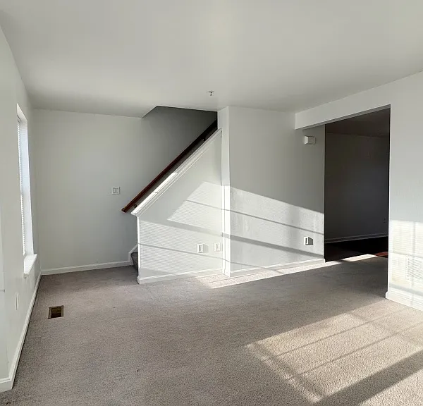 655 Fisher Dr — Photo 4