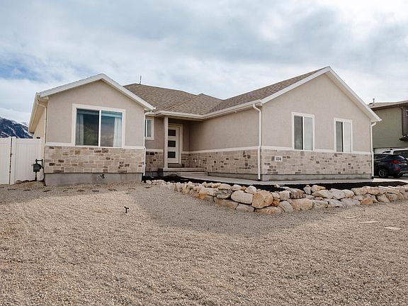 2nd image of 1154 Berra Blvd