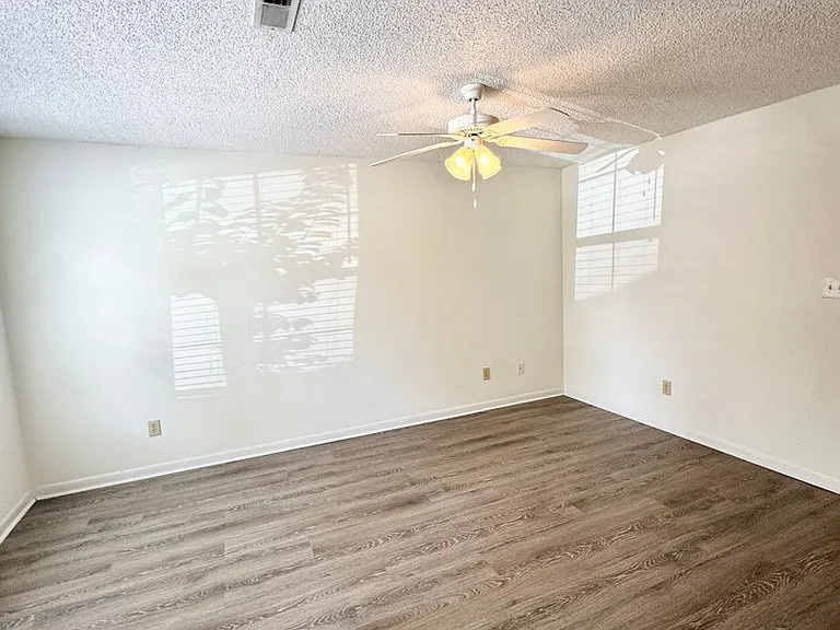 1100 Pine St #B — Photo 15