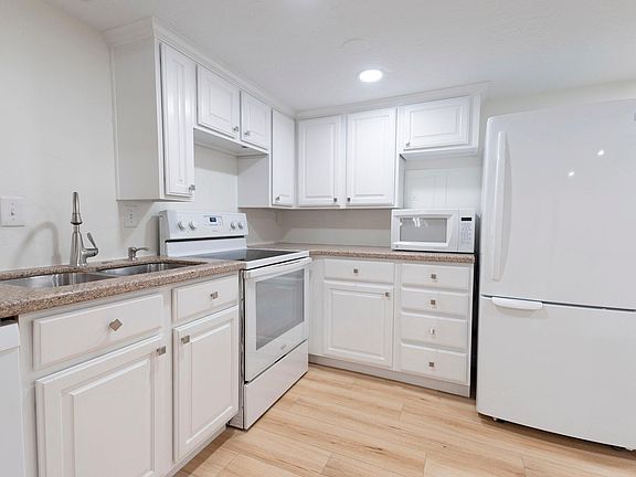 3rd image of 4665 S Brookwood Cir #2