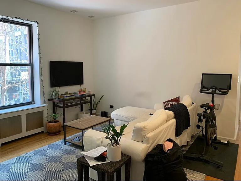 1402 Lexington Ave #2 — Photo 4