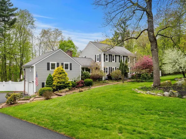 13 Birchwood Circle, Bedford, NH 03110