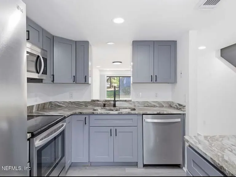 3517 Peeler Rd #17 — Photo 5
