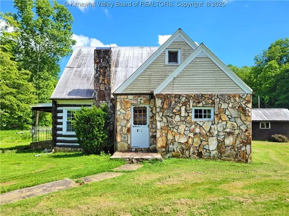 901 Green Valley Dr, Saint Albans, WV 25177