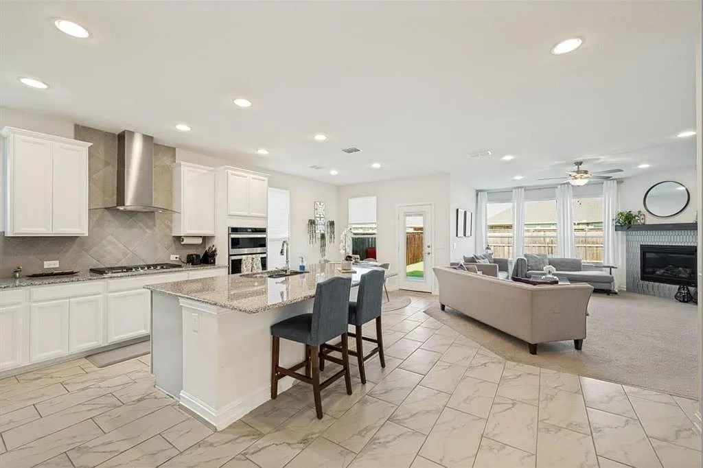 4 bed, 3.0 bath, 3110 sqft, $3,300 — Photo 4