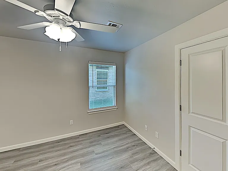 11205 Howard Dr — Photo 10