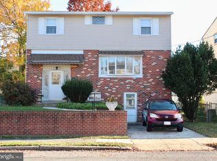 1976 King Arthur Rd, Philadelphia, PA 19116