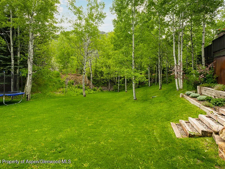 64 Eastwood Dr — Photo 24
