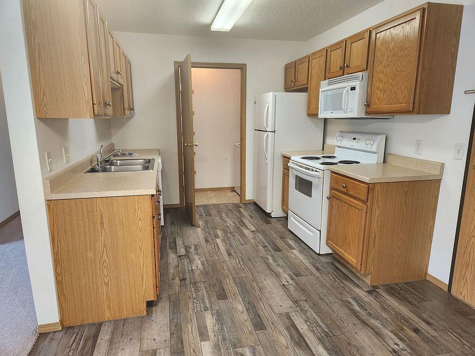 1st image of 3225 S Sycamore Ave #202