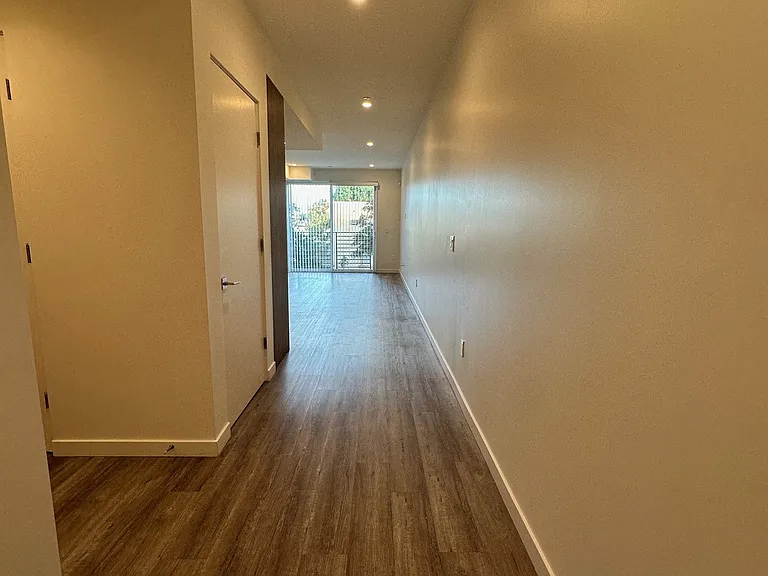 5327 Hermitage Ave — Photo 7