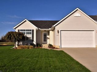 37632 Hunter Lake Dr, North Ridgeville, OH