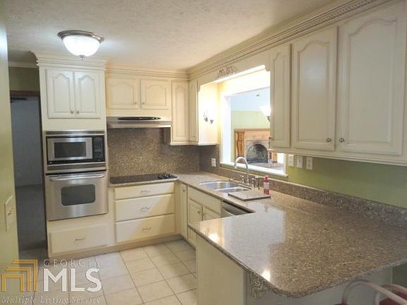 4th image of 704 Nix Dr