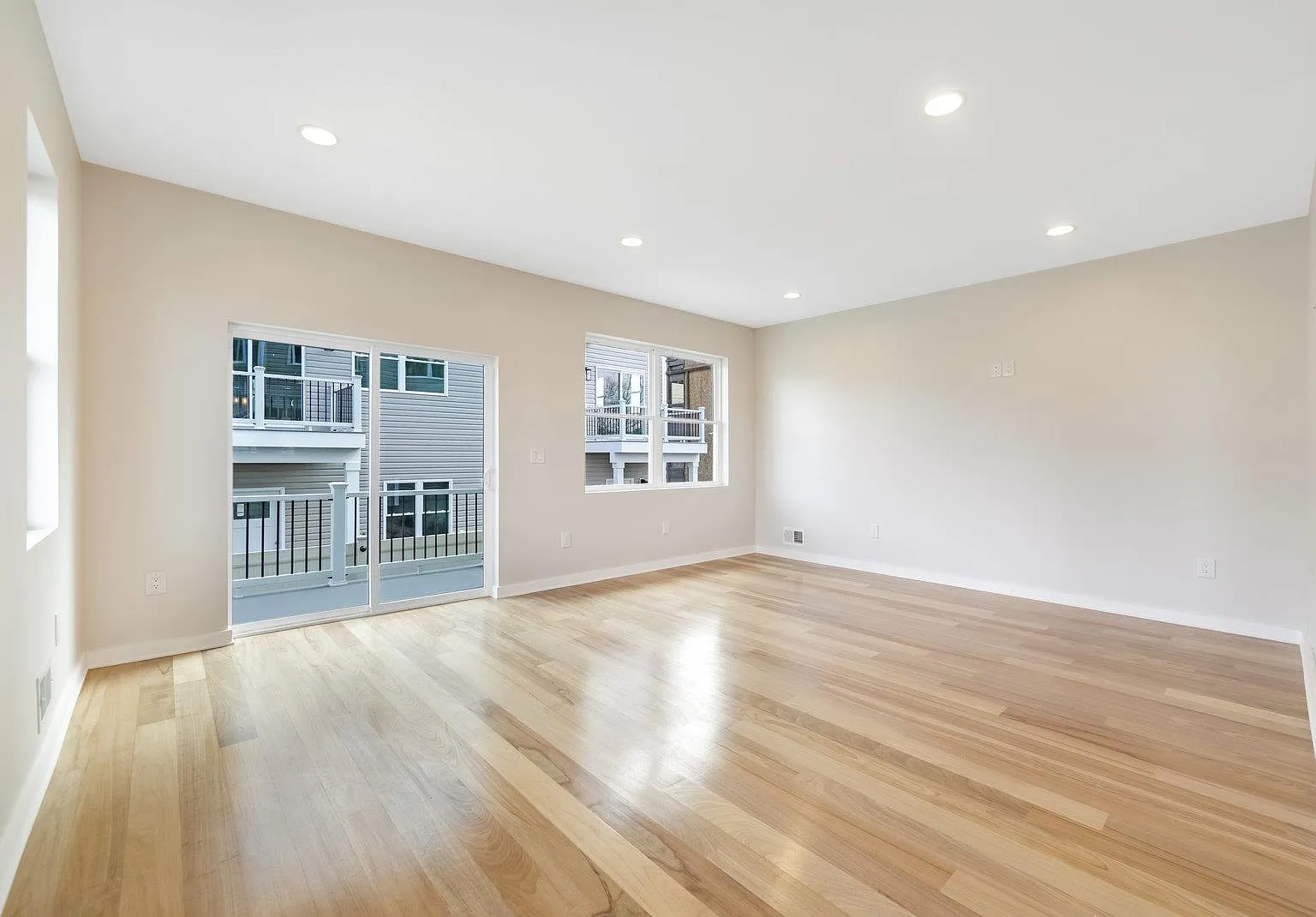 3 bed, $5,500 — Photo 2