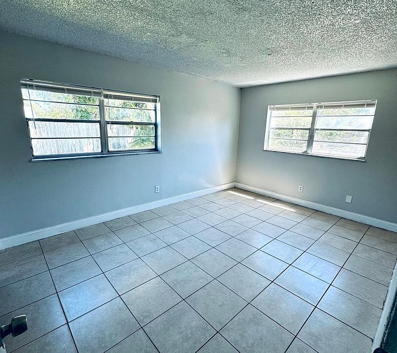 1st image of 3202 Louisiana Ave #B