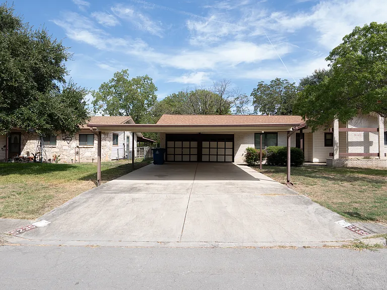 5235 Happiness St — Photo 3