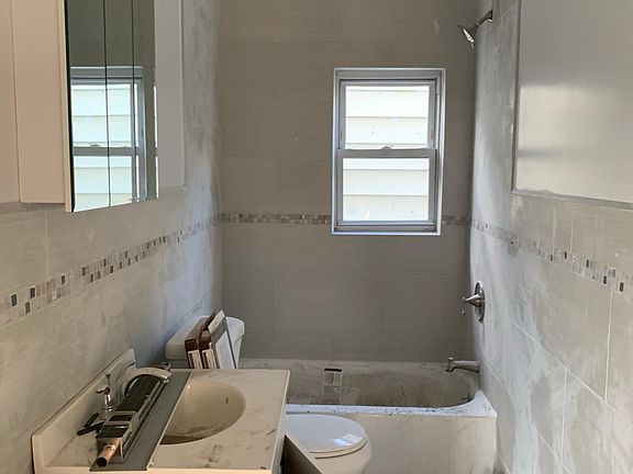 4th image of 388 Prescott St #1