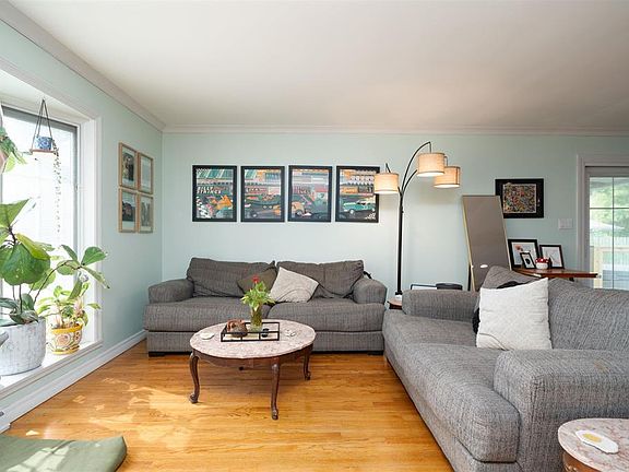 5th image of 2816 Royal Dr