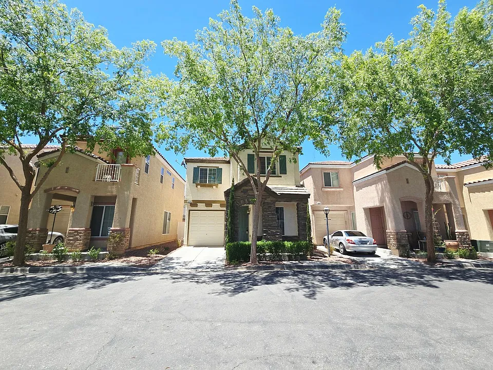 8295 Golden Flowers St