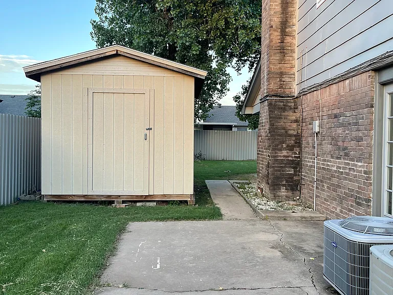 800 N Parkview Cir — Photo 32