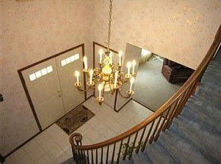 633 Walmar Dr, Bay Village, OH 44140