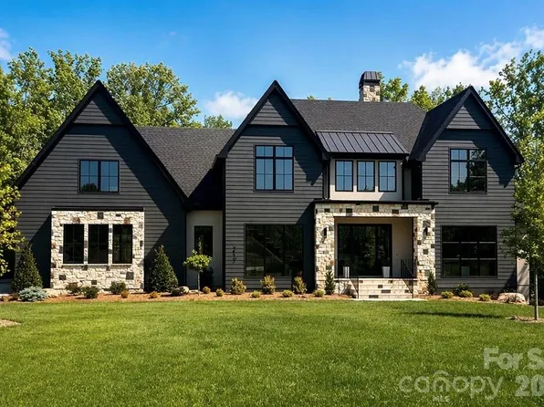 217 Crest Ct, Matthews, NC 28104