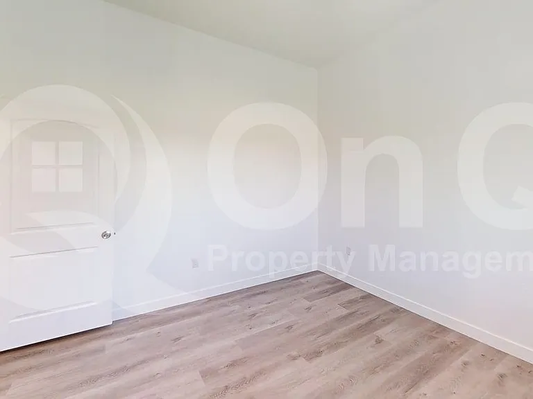 9160 N 67th Ave #226 — Photo 11