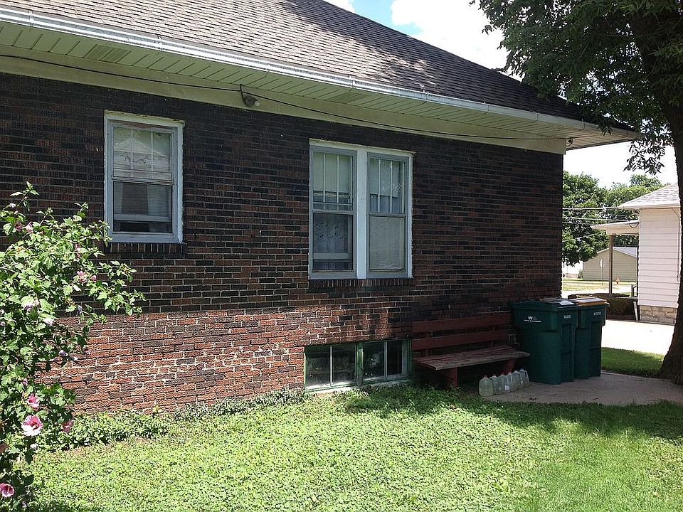 2nd image of 813 N Park St