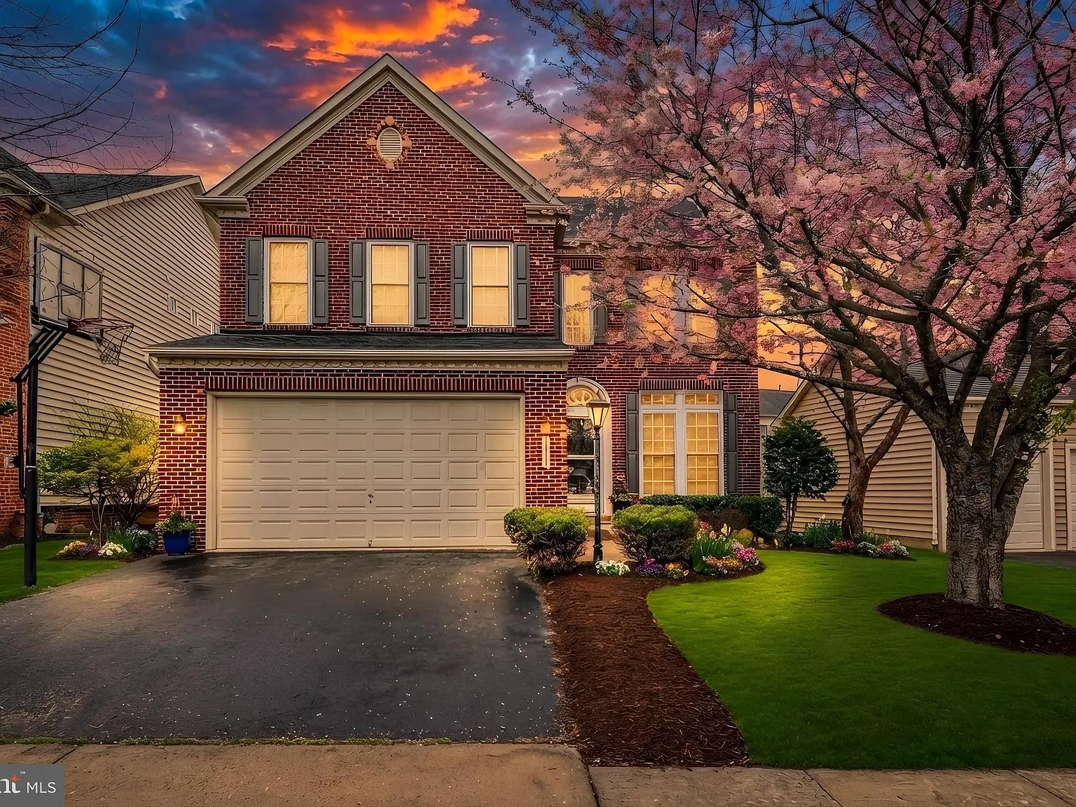 4 bed, 3.5 bath, 3708 sqft, $4,395 — Photo 2