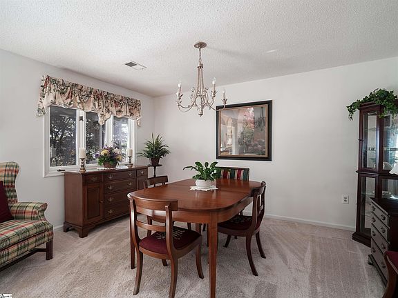 5th image of 216 Creek Forest Dr