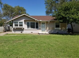 2416 W Wildwood Rd, Wichita, KS 67217