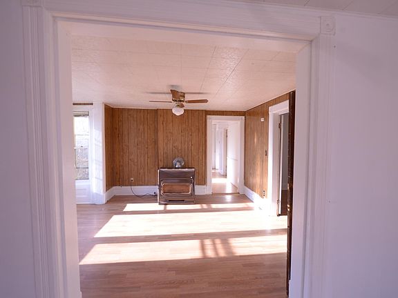 3rd image of 86 Oakwood Ave Floor 2
