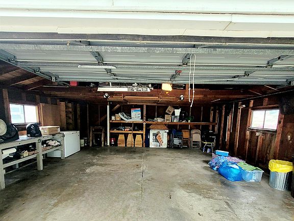 5th image of 126 W Walnut St