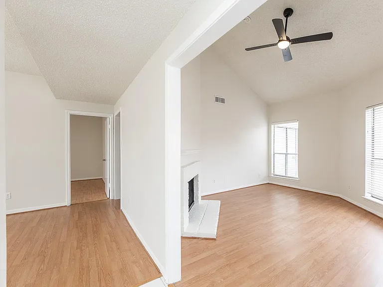 3742 Thistlemont Dr — Photo 12
