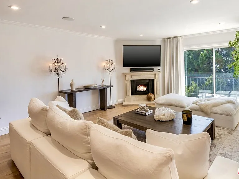 2385 Roscomare Rd #D3 — Photo 3